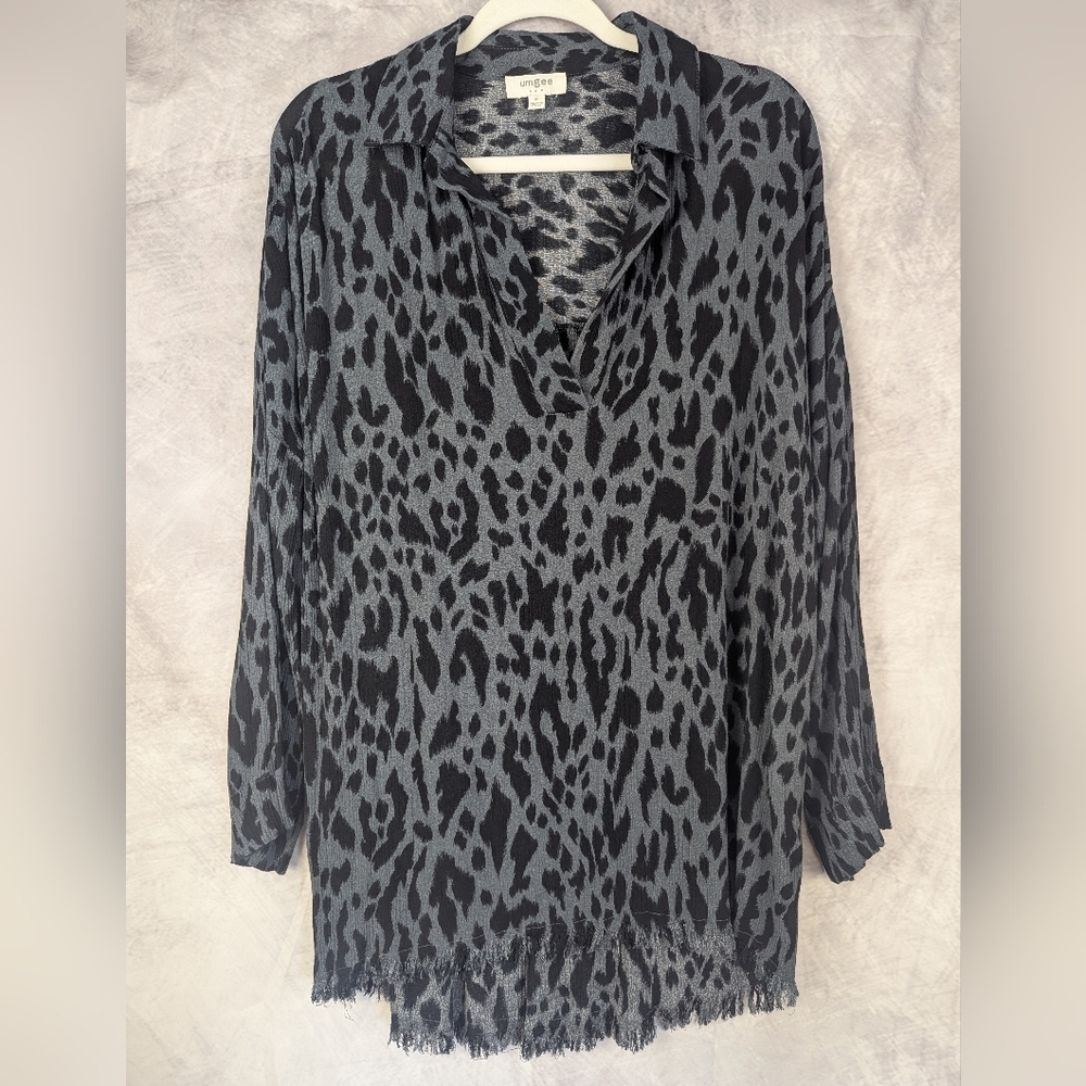 Umgee Medium Cheetah Print Tunic Gray Black V-Neck